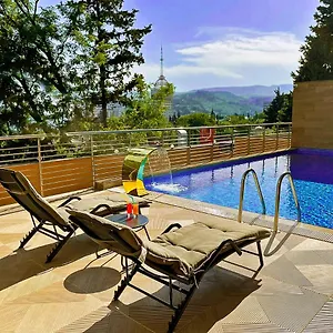 https://hotel-residence-plaza.alltbilisihotels.com